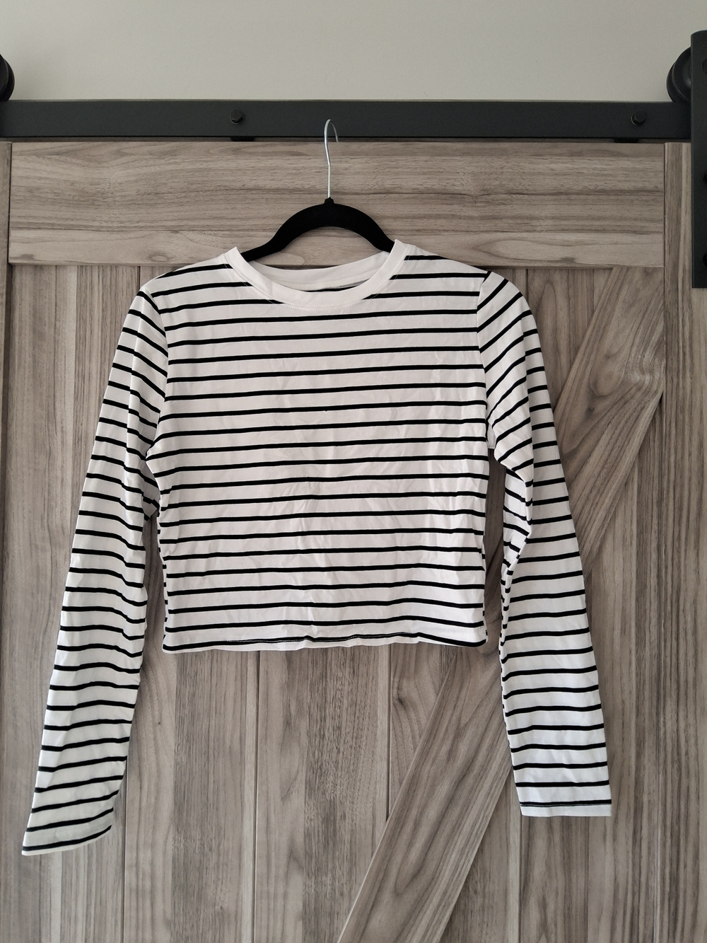 Women's Black & White Striped Long-Sleeve Tee